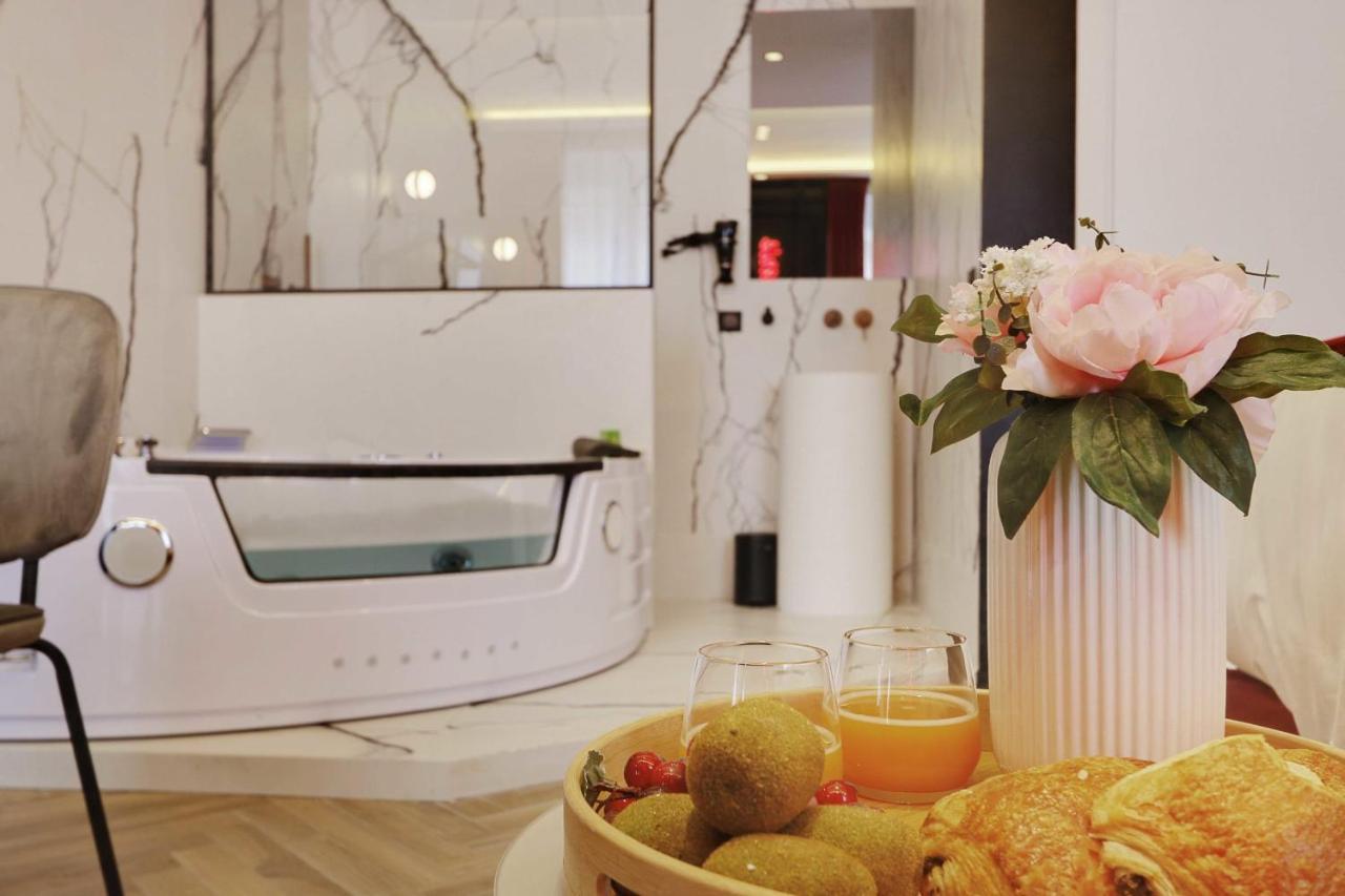 Luxurious Private - 2p - Les Halles Parigi